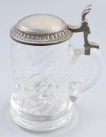 Csavartbordás üveg söröskupa, ón fedéllel, kis deformálódással, m: 18 cm