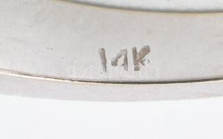 14K fehérarany eljegyzési gyűrű 1 nagy és 18 kisebb gyémánttal (0,18ct és 0,21ct (G,VS)). Jelzett br...