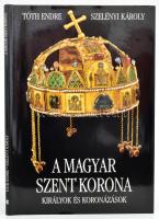 Tóth Endre - Szelényi Károly: A Magyar szent korona. Királyok és koronázások. Bp., 2000, Kossuth. Második kiadás. Gazdag képanyaggal illusztrált. Kiadói kartonált papírkötés, kiadói papír védőborítóban.