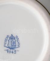 Herendi, rózsás porcelán bonbonniere. Kézzel festett, jelzett minimális lepattanással d: 9 cm