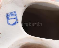 Cseh Alt Wien zenélő pár, Kézzel festett, jelzett, apró lepattanással 15 cm