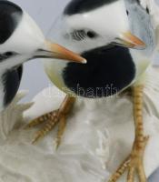 Ens virág díszes figura. Kézzel festett, jelzett, csőrén lepattanással. 18x15 cm