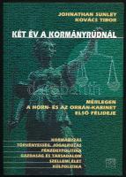 Johnathan Sunley - Kovács Tibor: Két év kormányrúdnál. Mérlegen a Horn-, és az Orbán-kabinet első félideje. Bp., 2000, Kairosz. Kiadói papírkötés, foltos.