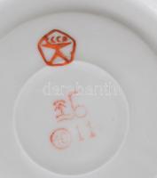 2 darab ukrán csésze alátéttel, kézzel festett, jelzett, kis kopással