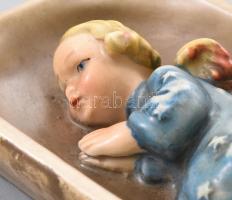 Hummel imádkozó gyermek porcelán falidísz, jelzett, kis kopással, 10x7,5 cm