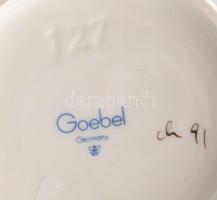 Goebel/Hummel orvosköpenyes kisfiú játékbabával figura. Kézzel festett, jelzett, minimális kopottság...