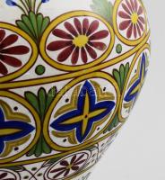 1874 körül, Zsolnay virágmintás díszváza. Festett porcelánfajansz. Szűkülő talpról szélesedő gömböly...