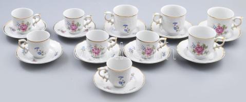 Hollóházi Hajnalka 20 darabos mokkás és kávés csésze alátéttel tétel: 4 darab kávés csésze alátéttel, 6 darab mokkás csésze alátéttel, jelzett, kopással, pattanással.