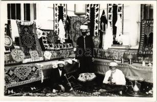 Trebinje, Muslimani pri kafi / Muslim men in the cafe shop, interior