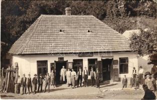 1927 Répáshuta, Hangya szövetkezet üzlete, bor, sör és pálinka mérés, darutollas leventék. photo (fl)