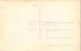 Budapest, Szépségverseny egy vendéglőben, szavazólapok a színpadnál. Diskay Fotó, photo