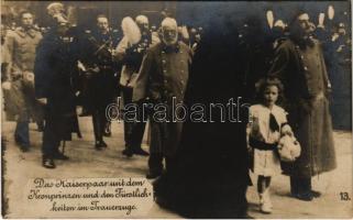 Das Kaiserpaar mit dem Kronprinzen und den Fürstlichkeiten im Trauerzuge / IV. Károly, Zita és Ottó Ferenc József temetésén / Funeral of Franz Joseph I of Austria. The imperial couple with the crown prince (fl)