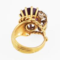 Arany (Au) 18K gyűrű kövekkel díszítve, jelzett, méret: 48, bruttó: 8,9 g