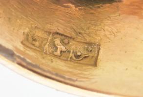 Arany (Au) 18K gyűrű kövekkel díszítve, jelzett, méret: 48, bruttó: 8,9 g