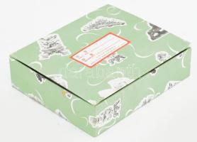 11 db kínai jáde nyúl figura, eredeti dobozában egyenként 5,5 cm