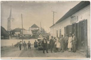 1931 Homoródszentmárton, Martinis, Sankt Marten (Hargita); partea Comunei / Falu részlet, automobil, Ábrahám Mendel üzlete és saját kiadása. Deák Károly felvétele / street view, publisher's shop, automobile