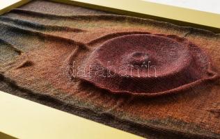 Jelzés nélkül: Hullámzó formák. Textilfesték, domborított vászon, fakeretben, 41x21 cm