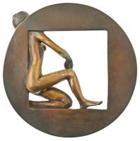 Nagy Lajos Imre (1949-) 2010. "Danaé változat" öntött bronz érem, a tagilletmény érem vált...