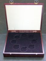 Fa éremtartó kazetta 8 férőhellyel, 45mm átmérőjű érmékhez