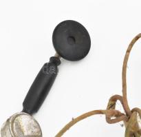 Antik kastélytelefon, korának megfelelő állapotban és felszereltségben, cca 17x26x23 cm