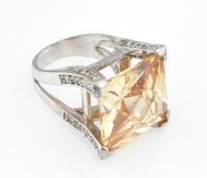 Ezüst(Ag) köves gyűrű, jelzett, méret: 54, bruttó: 18 g