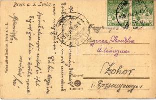 1918 Lajtabruck, Bruck an der Leitha; Schloss Prugg, Eingang mit Römerturm / kastély bejárat a Római...