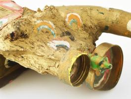 Bada Dada (Bada Tibor, 1963-2006): Agancsos alak (cím nélkül). Applikációk, festett fa. Jelzés nélkü...