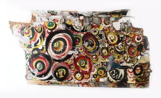 Bada Dada (Bada Tibor, 1963-2006): Öngyújtós kép (cím nélkül). Vegyes technika, kollázs, applikáció (tükör darabok, öngyújtó, stb.), fa. Jelzés nélkül. Sérült. 120x67x1,5 cm.