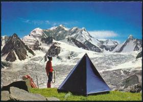 1977 A német-osztrák Karakorum-expedíció tagjainak aláírásai az expedícióról küldött levelezőlapon: ...