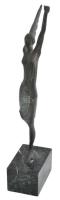 Mamikon Yengibarian (örmény, 1963-): Szárnyas nőalak. Patinázott bronz, márvány talapzaton, m: 35 cm