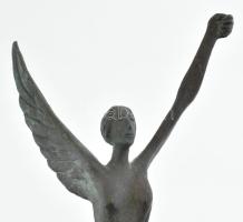 Mamikon Yengibarian (örmény, 1963-): Szárnyas nőalak. Patinázott bronz, márvány talapzaton, m: 35 cm
