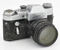 cca 1970 Zenit 3M fényképezőgép, Helios-44 2/58 objektívvel, eredeti kissé sérült bőr tokjában