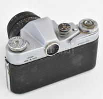 cca 1970 Zenit 3M fényképezőgép, Helios-44 2/58 objektívvel, eredeti kissé sérült bőr tokjában