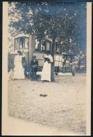 cca 1909 Oroszvár (Pozsony, Felvidék), a Czullik család tagjai egy korai automobillal, valamint autó...