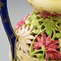 cca 1900 Fischer Emil áttört mintás váza pár, áttört virágmintákkal, jelzett, mázrepedésekkel, kopás...