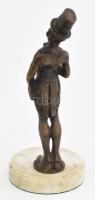 Ismeretlen szobrász: Férfi kalapban. Bronz, márvány talapzaton, jelzés nélkül, m: 23 cm