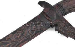 Díszkard, acél pengével, faragott fa hüvellyel, kosszarv végű fa markolattal. A pengén AGS jelzéssel...