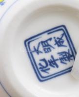 Kína, XX. sz., kakas mintás szakés csésze, jelzett, hibátlan, d: 6,5 cm