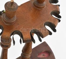 Antik pipatórium 6 db szépen faragott tajtékpipával. A piőpatórium falra akasztható. A pipák jó álla...