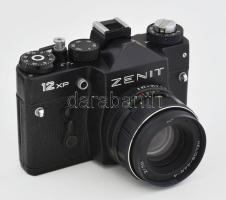 cca 1980-1990 Zenit 12XP fényképezőgép, Helios-44M-4 2/58 objektívvel, jó állapotban, eredeti tokjáb...