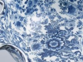 Pasquale Rubati, Milano, cca 1780. Kínaizáló kínáló tál. Fajansz, máz alatti festéssel, jelzett d:27...