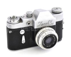 cca 1970 Zenit 3M fényképezőgép, Industar-50 objektívvel, eredeti kissé sérült bőr tokjában