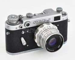 FED-2 fényképezőgép, Industar-26 1:2,8 objektívvel, bőr tokjában