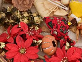 3 doboznyi régi karácsonyfadísz, közötte csúcsdísz