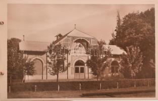 Mezőhegyes, M. kir. Állami Ménesintézet - 42 db képeslap lefűzve, nemzeti színű szalaggal átkötve, a...