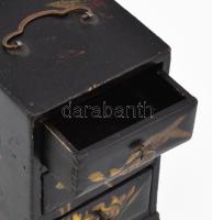 Kínai ékszeres dobozka, 3 fiókkal. Festett fa, réz veretekkel 13x8 cm