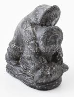Kanadai lávakő eszkimó szobor, jelzett, kopással, m: 10 cm