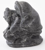 Kanadai lávakő eszkimó szobor, jelzett, kopással, m: 10 cm