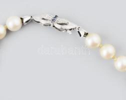 Gyöngysor, 18K (Au) csattal, jelzett. gyöngyök kb 7,3-7,6 mm