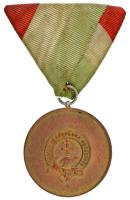 ~1920. "Magyar Kerékpáros Szövetség" kétoldalas, aranyozott bronz kerékpáros díjérem mells...